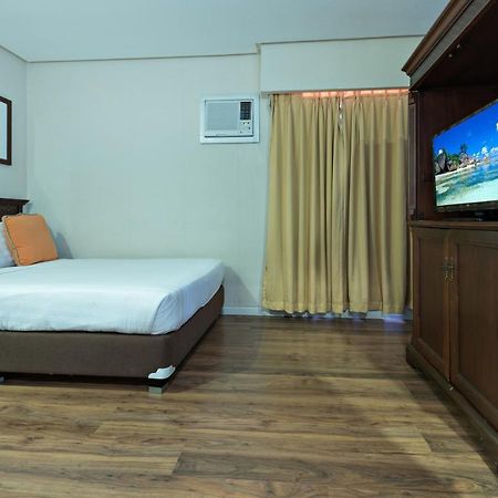 Court Meridian Hotel & Suites Olongapo Esterno foto