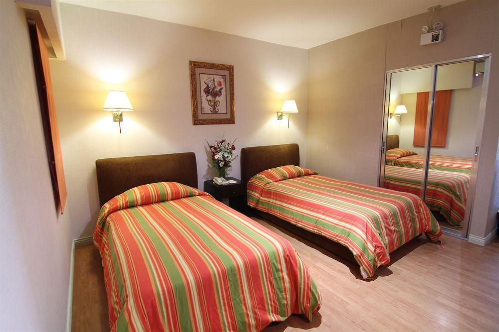 Court Meridian Hotel & Suites Olongapo Esterno foto