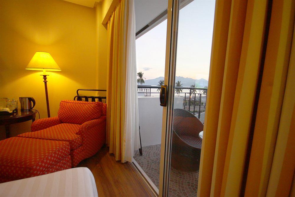 Court Meridian Hotel & Suites Olongapo Esterno foto