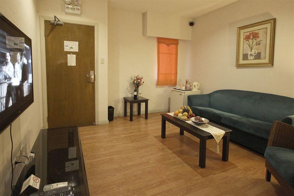 Court Meridian Hotel & Suites Olongapo Esterno foto