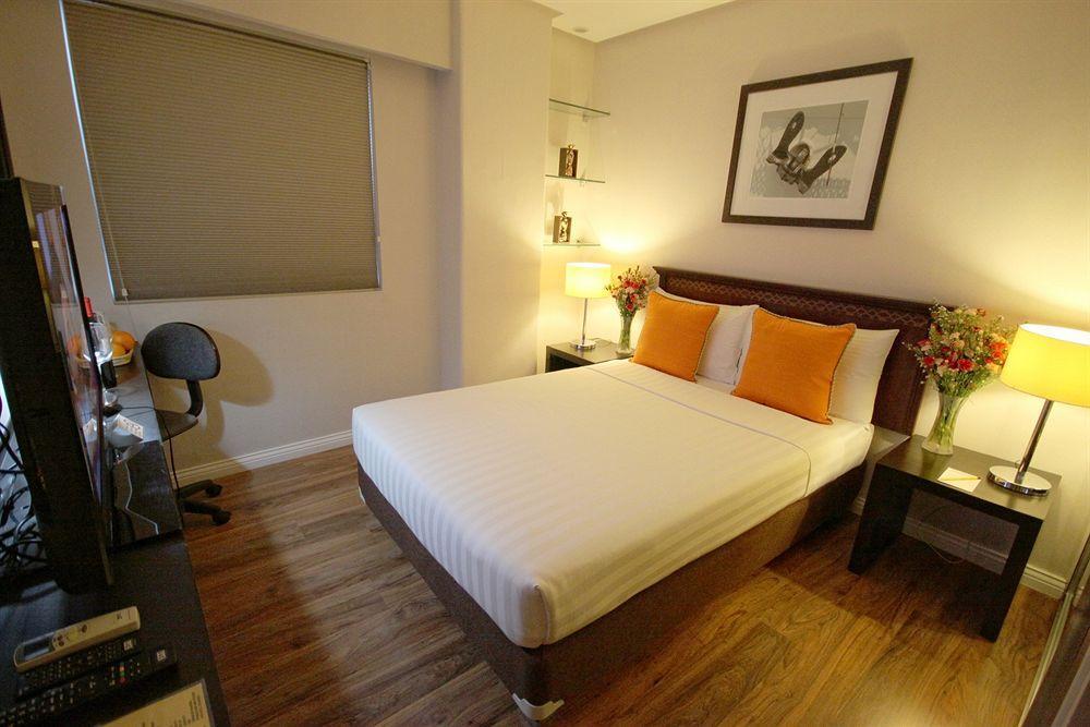 Court Meridian Hotel & Suites Olongapo Esterno foto