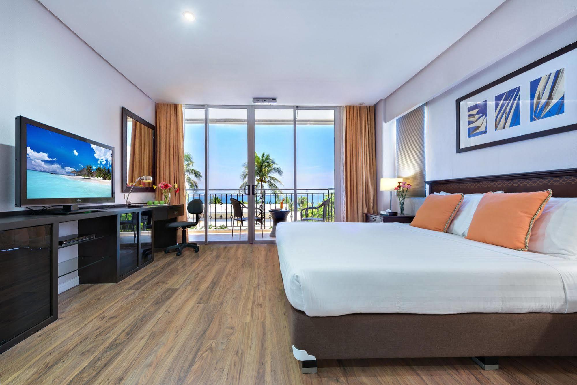 Court Meridian Hotel & Suites Olongapo Esterno foto