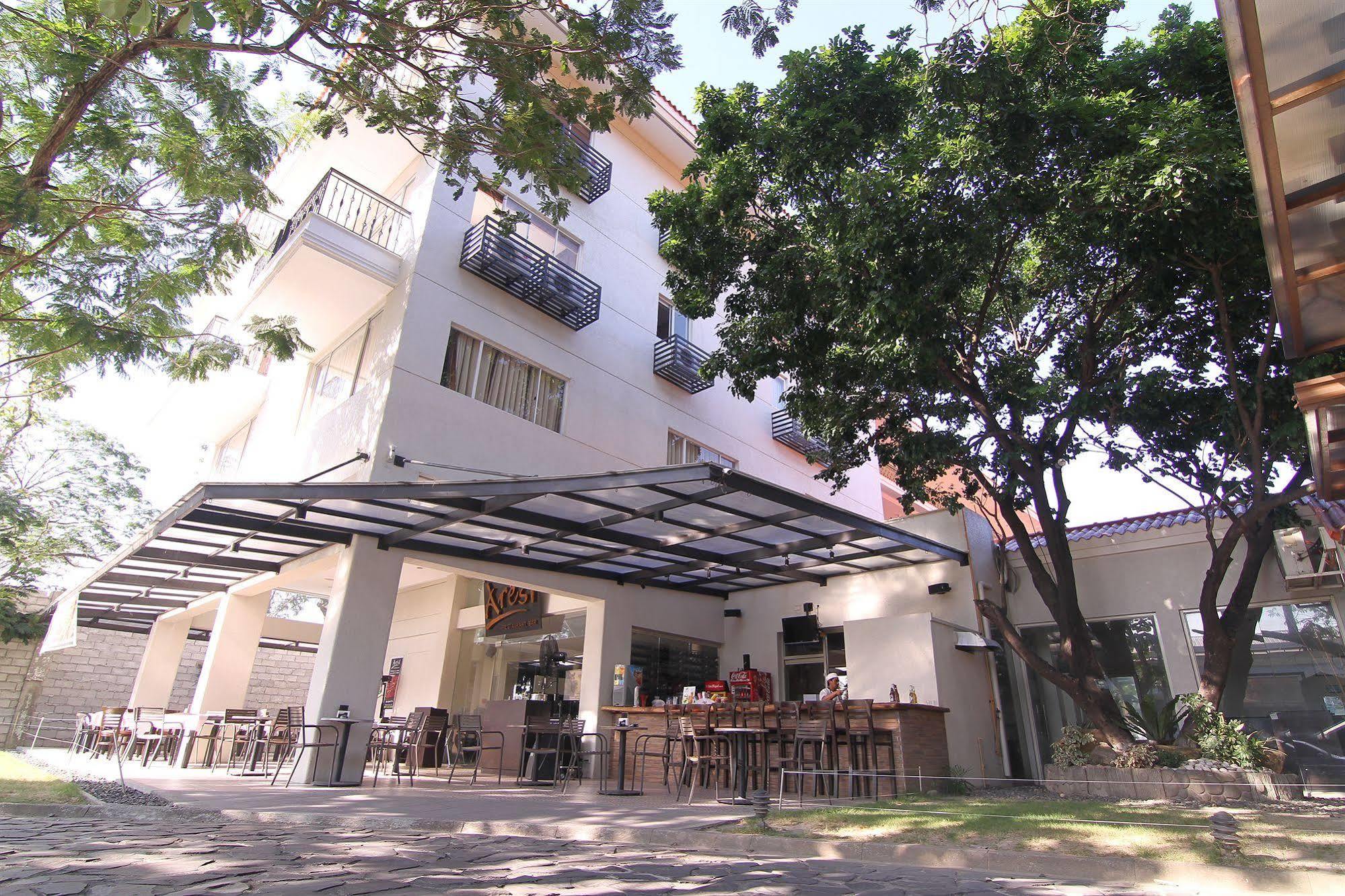 Court Meridian Hotel & Suites Olongapo Esterno foto