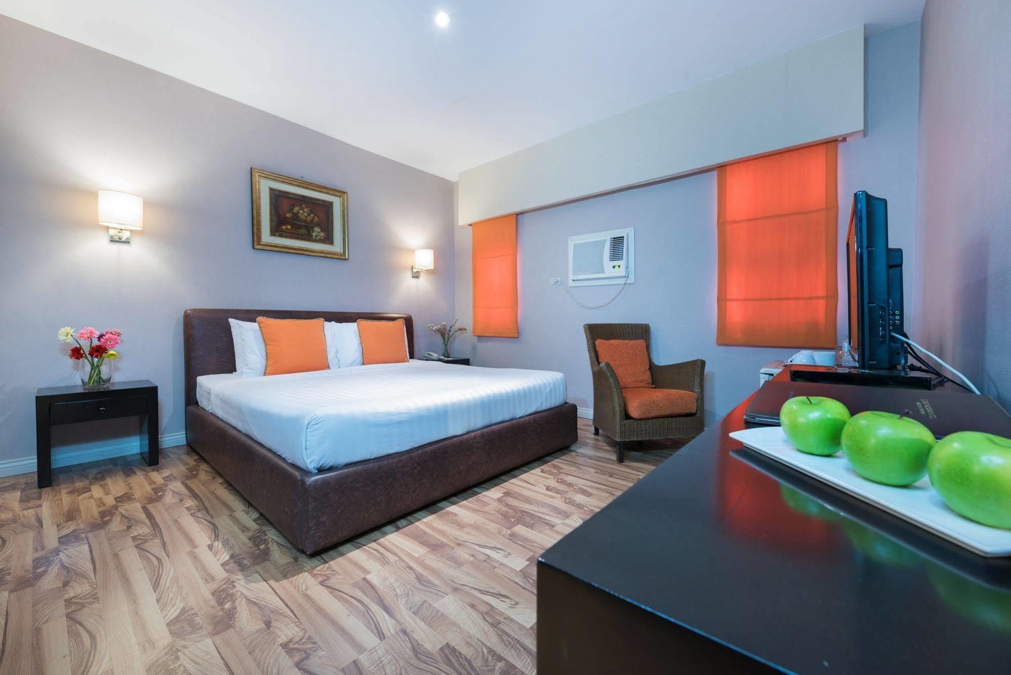 Court Meridian Hotel & Suites Olongapo Esterno foto