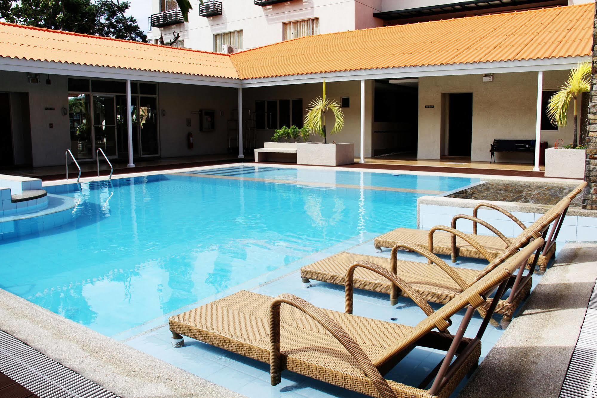 Court Meridian Hotel & Suites Olongapo Esterno foto