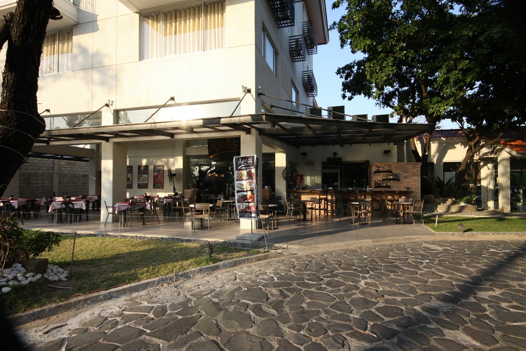 Court Meridian Hotel & Suites Olongapo Esterno foto