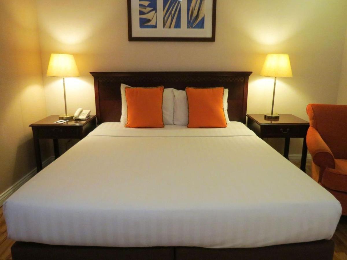 Court Meridian Hotel & Suites Olongapo Esterno foto